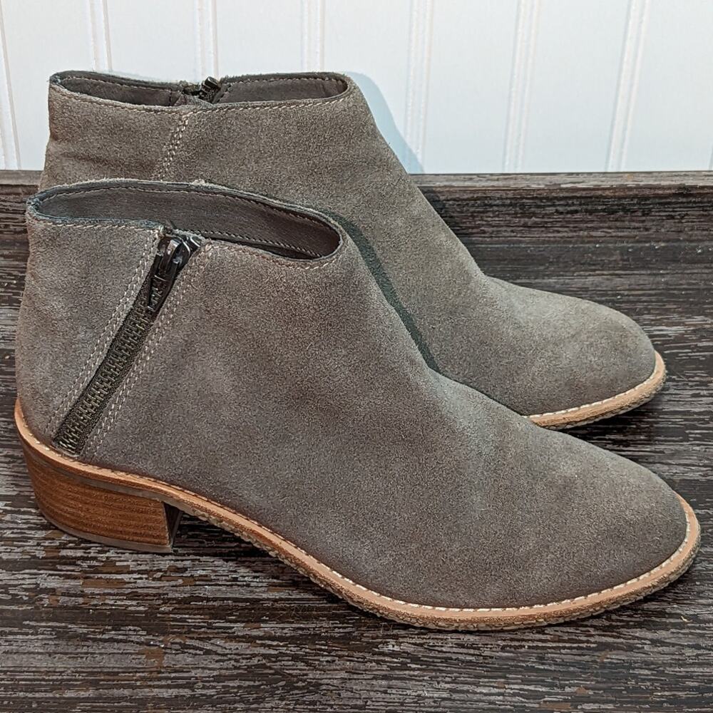 Dolce Vita Women's Gray Suede Upper Side Zip Ankle Bootie Size 7.5